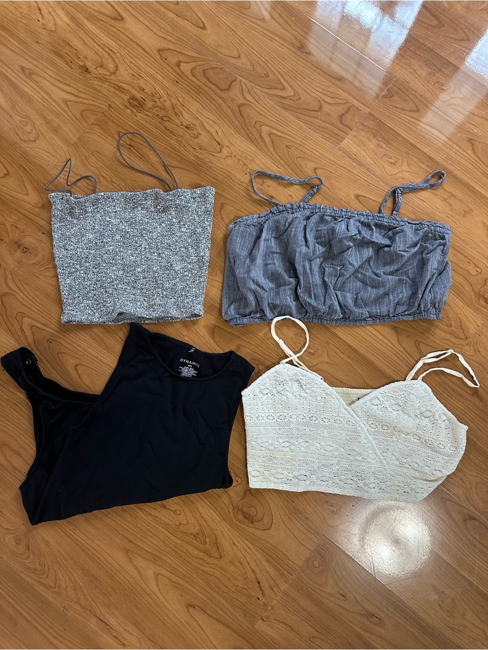 lot of 4 tops. Garage, dynamite and american eagle